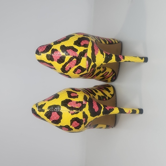 Vince Camuto Treesha painterly python-embossed Print Point-toe Pump - Picture 4 of 9